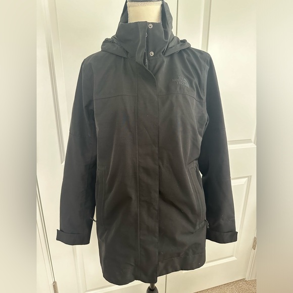The North Face Rain Jacket - Picture 1 of 10
